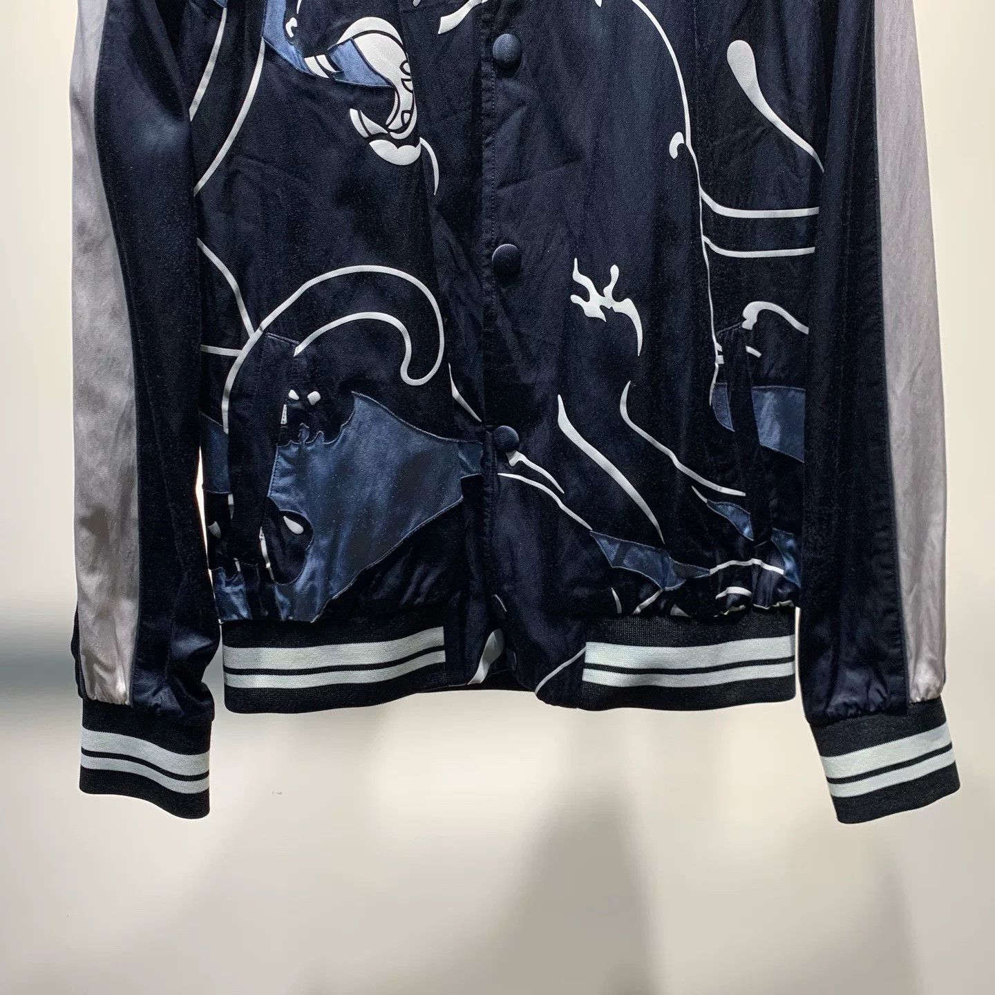 Valentino Valentino Panther Silk Baseball Jacket Size US S / EU 44-46 / 1 - 5 Thumbnail