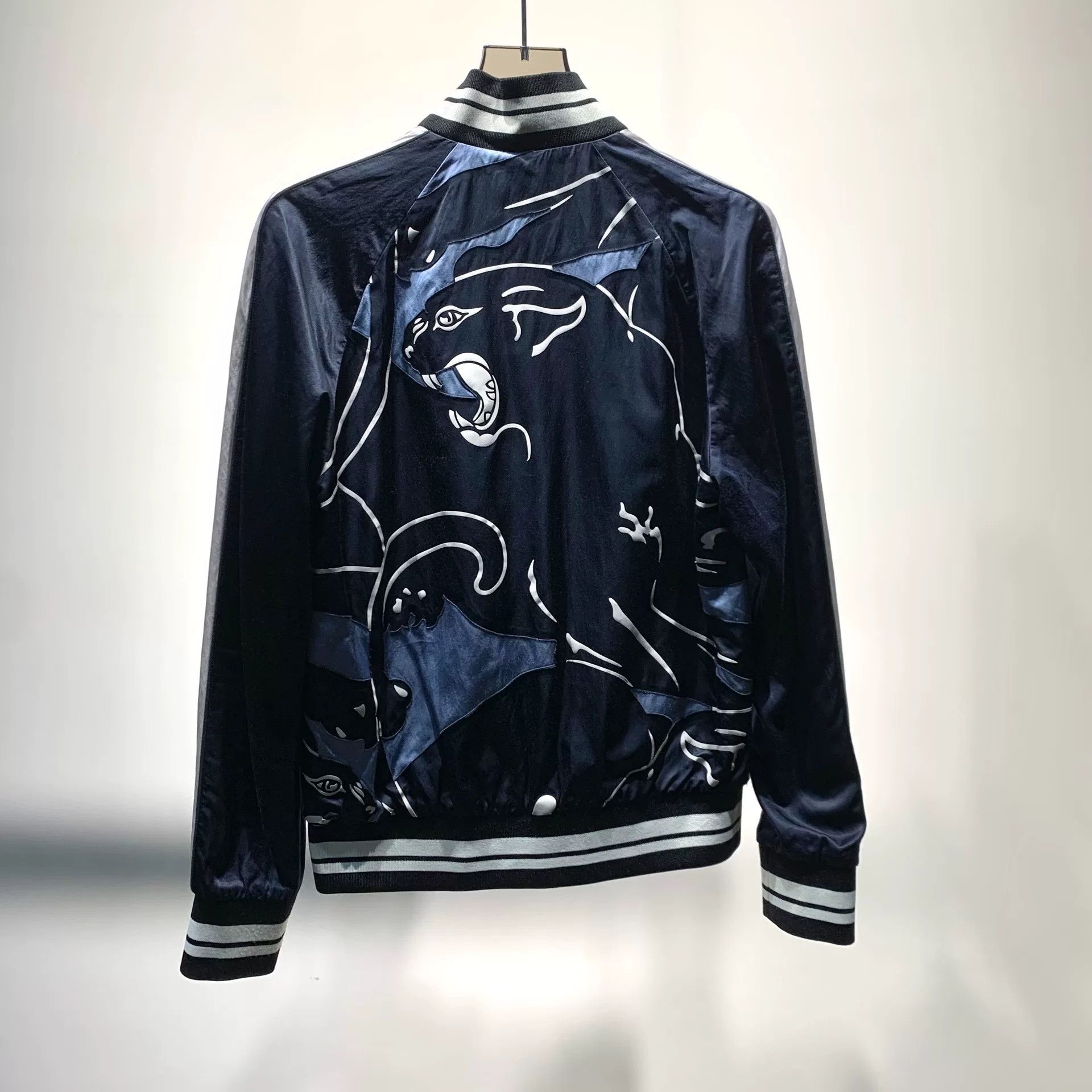 Valentino Valentino Panther Silk Baseball Jacket Size US S / EU 44-46 / 1 - 7 Thumbnail