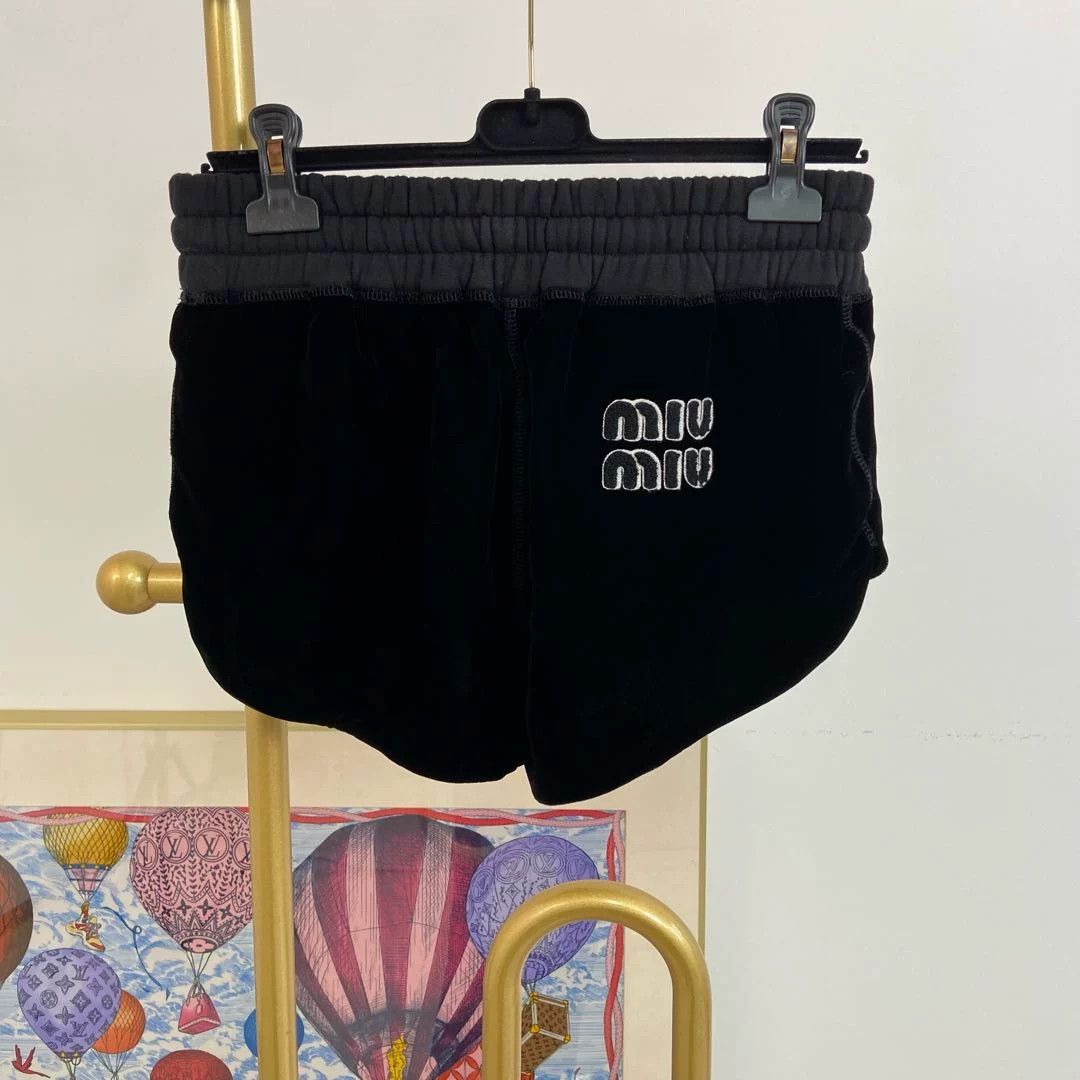 Miu Miu miumiu black velvet shorts size 38 Size US 38 / EU 54 - 2 Thumbnail