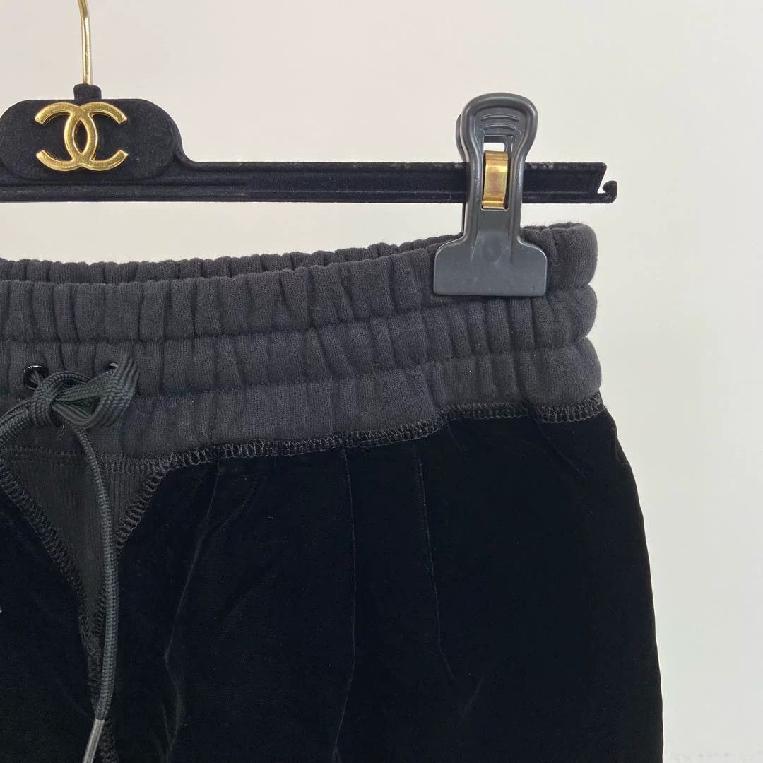 Miu Miu miumiu black velvet shorts size 38 Size US 38 / EU 54 - 3 Thumbnail