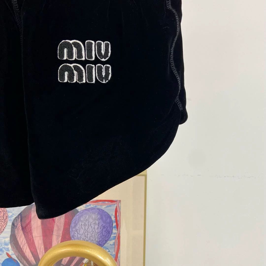 Miu Miu miumiu black velvet shorts size 38 Size US 38 / EU 54 - 5 Thumbnail