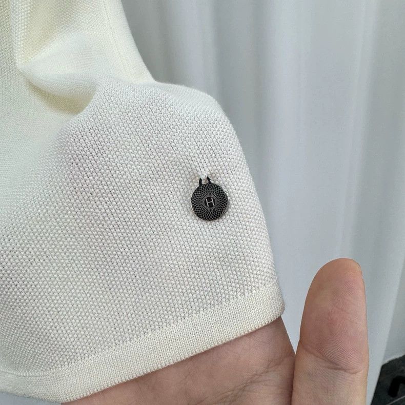 Hermes Hermes Wool Knit Metal Pendant Vest Size US S / EU 44-46 / 1 - 4 Thumbnail