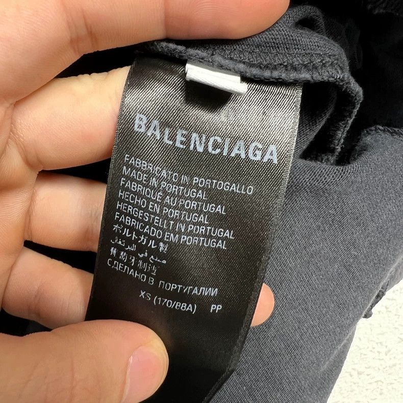 Balenciaga Balenciaga SS23 Graffiti Shield T-Shirt Size US XS / EU 42 / 0 - 4 Thumbnail