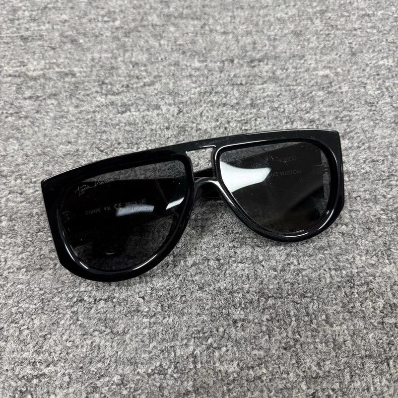 Louis Vuitton Louis Vuitton LV SELBY Sunglasses Size ONE SIZE - 2 Thumbnail