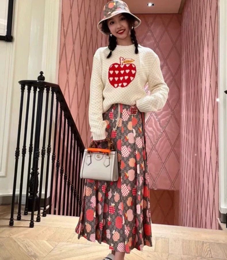 Gucci Gucci Apple Logo Cotton Casual Skirt Size US 34 / EU 50 - 8 Thumbnail