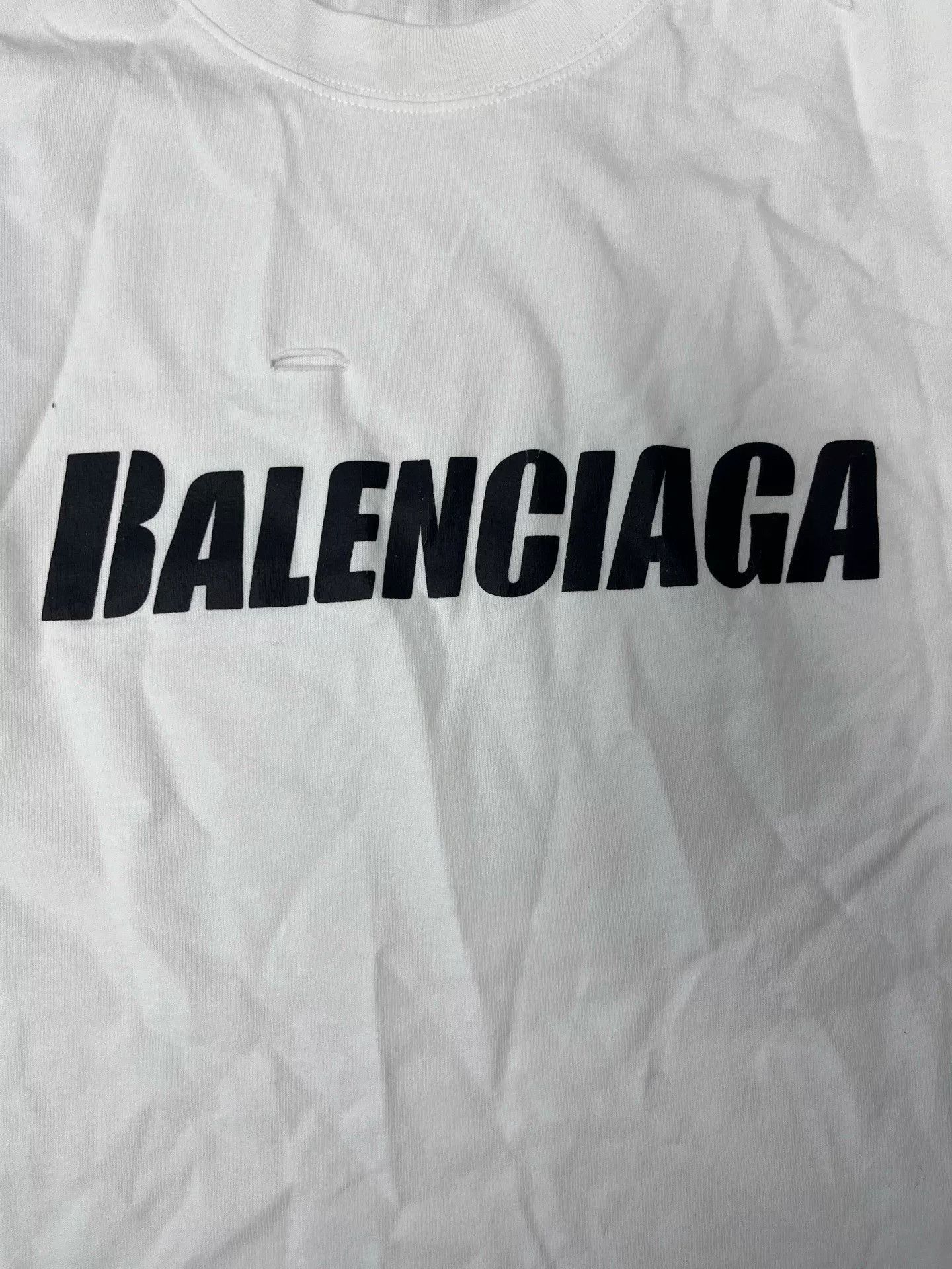Balenciaga Balenciaga Destroyed Hole Short Sleeve Tee Size US XS / EU 42 / 0 - 3 Thumbnail