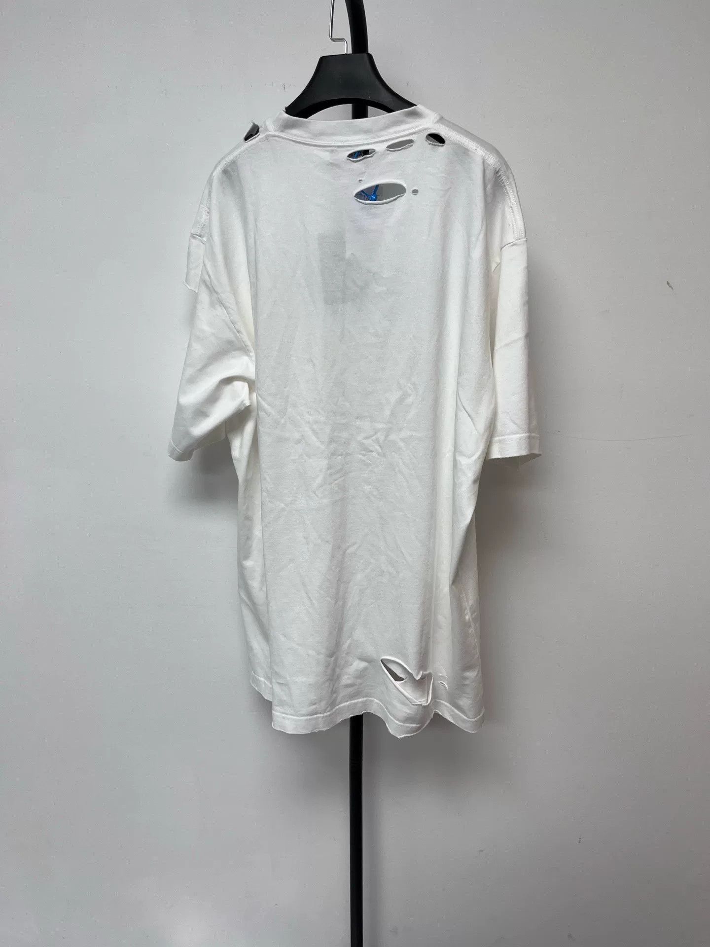 Balenciaga Balenciaga Destroyed Hole Short Sleeve Tee Size US XS / EU 42 / 0 - 2 Thumbnail
