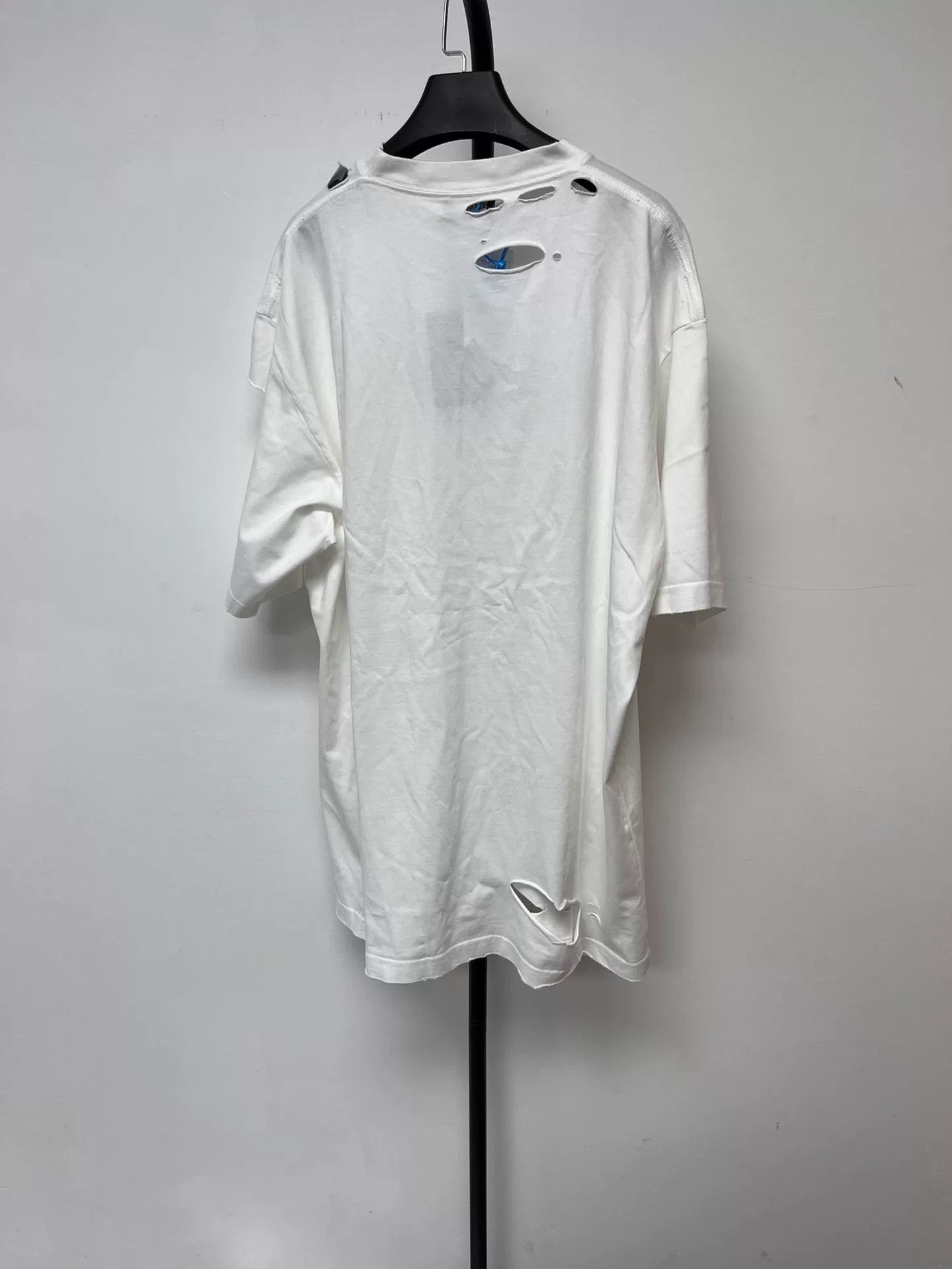 Balenciaga Balenciaga Destroyed Hole Short Sleeve T-shirt Size US XS / EU 42 / 0 - 2 Thumbnail