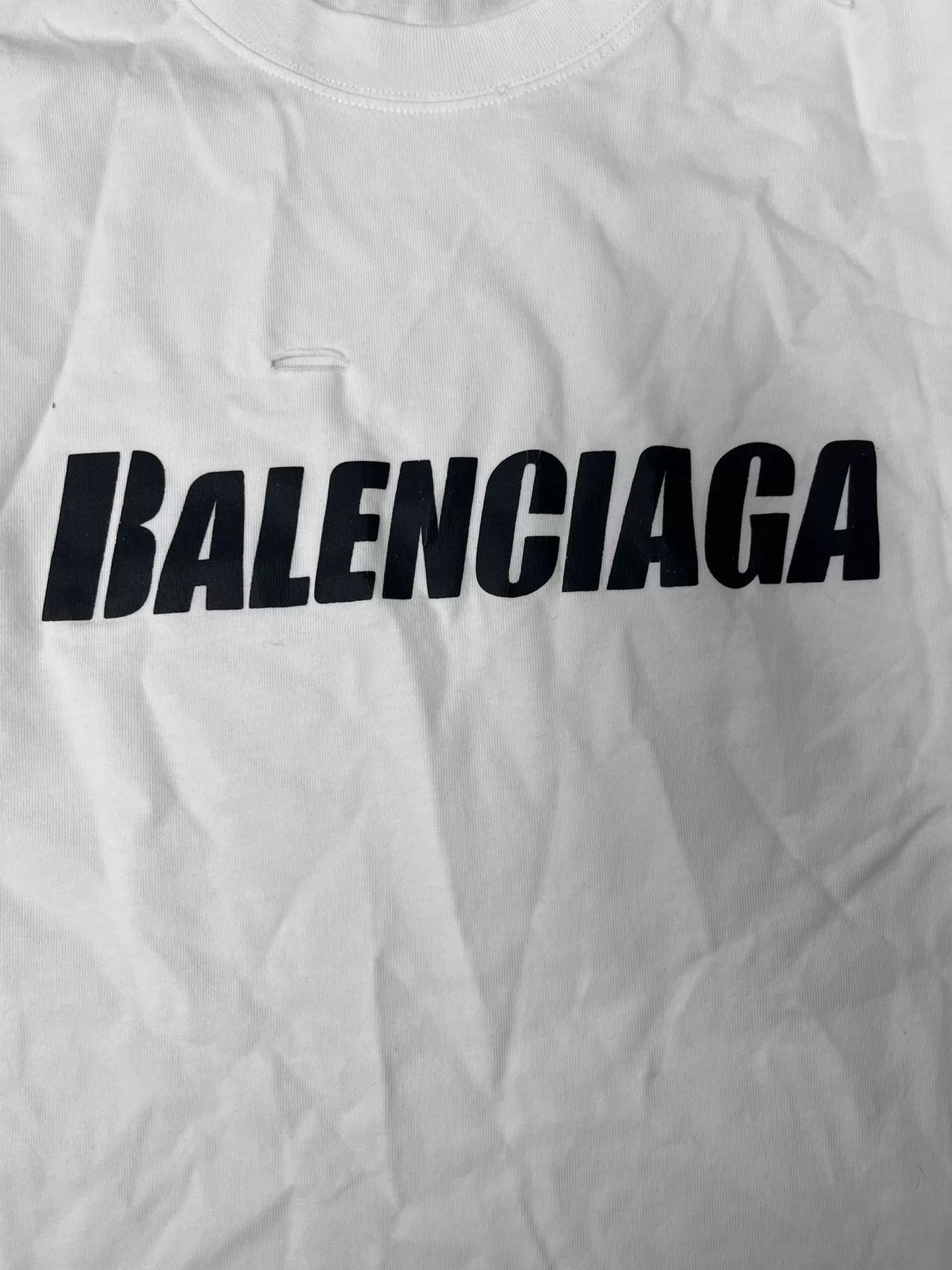 Balenciaga Balenciaga Destroyed Hole Short Sleeve T-shirt Size US XS / EU 42 / 0 - 3 Thumbnail