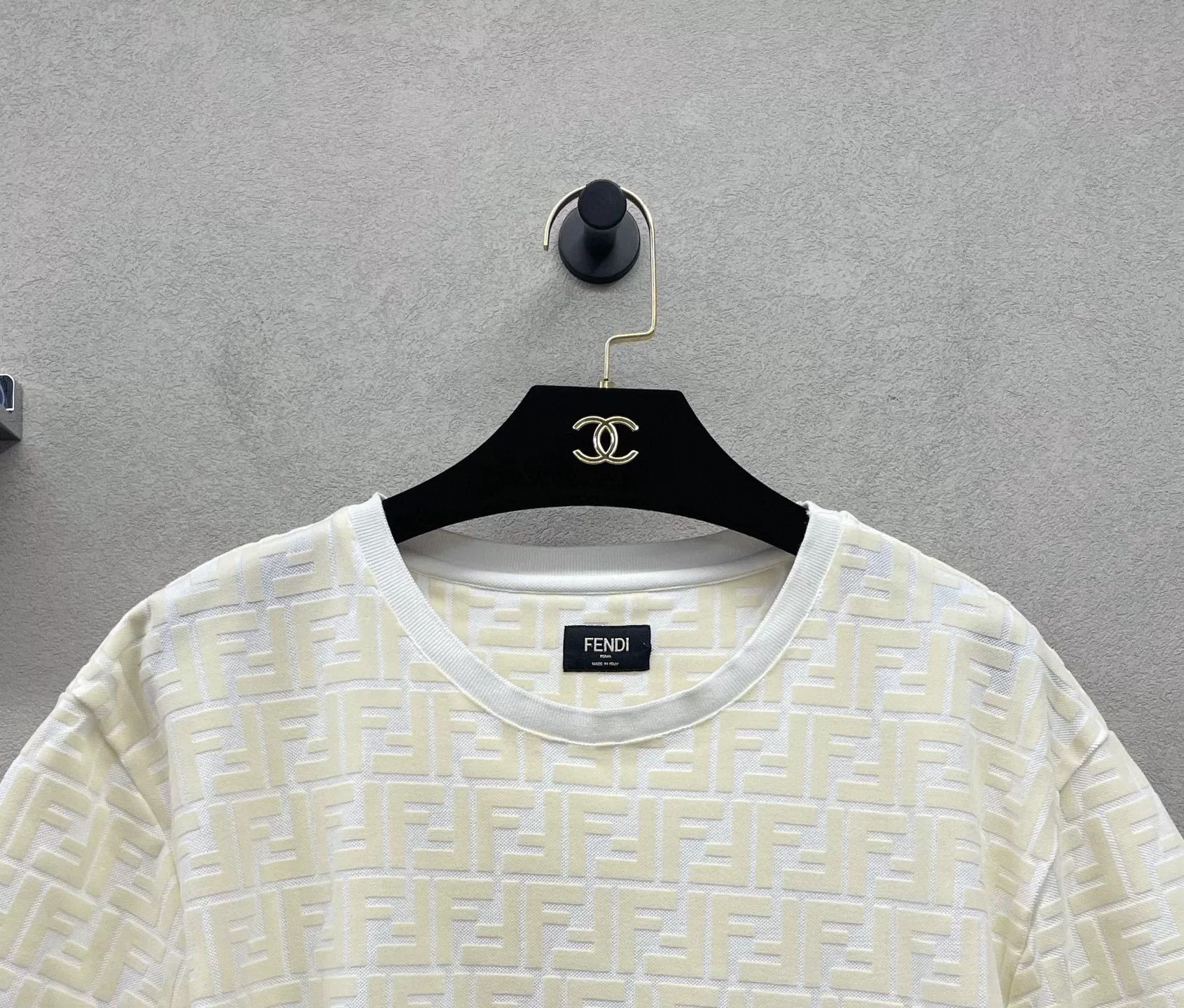 Fendi FENDI Solid Logo Print Short Sleeve T-Shirt Size US M / EU 48-50 / 2 - 4 Thumbnail