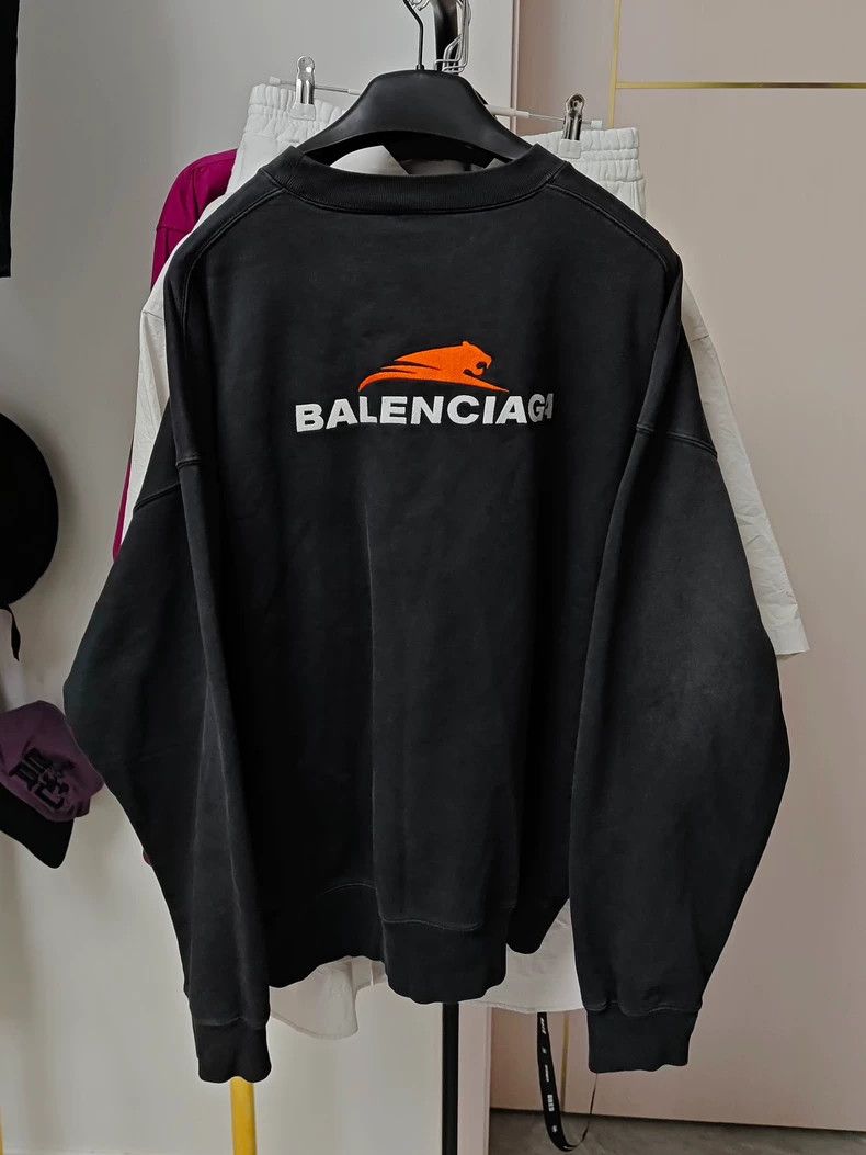 Balenciaga Balenciaga Tiger Embroidery Logo Sweatshirt Size US M / EU 48-50 / 2 - 2 Thumbnail