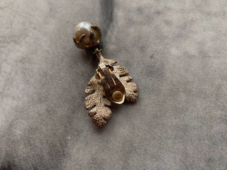 Kenzo 1990s Kenzo Silver Leaf Pearl Clip Earrings Size ONE SIZE - 6 Thumbnail