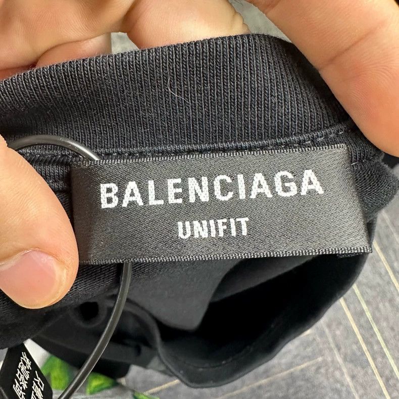 Balenciaga Balenciaga Distressed Logo Short Sleeve Tee Size US M / EU 48-50 / 2 - 3 Thumbnail