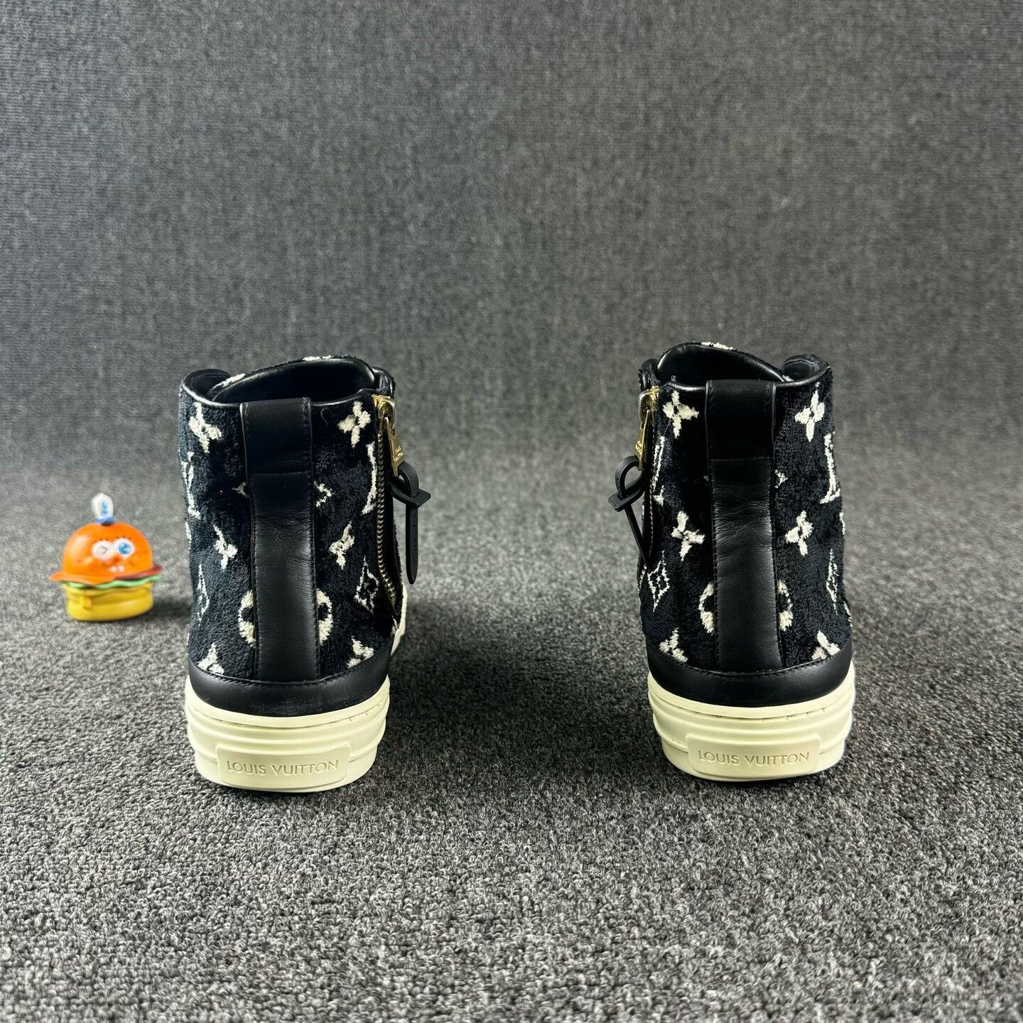 Louis Vuitton Louis Vuitton Black and White High-Top Sneakers Size US 6 / IT 36 - 5 Thumbnail