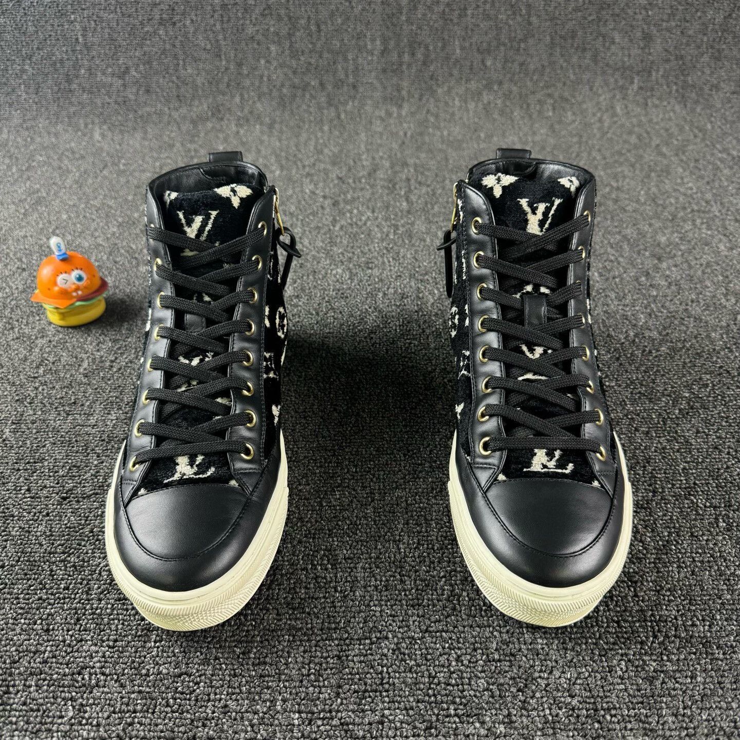 Louis Vuitton Louis Vuitton Black and White High-Top Sneakers Size US 6 / IT 36 - 2 Thumbnail