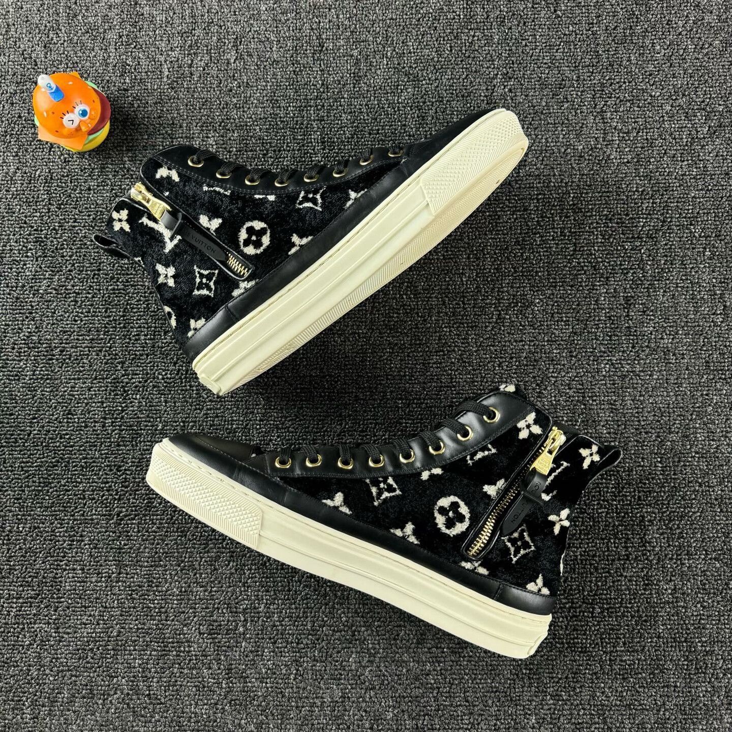 Louis Vuitton Louis Vuitton Black and White High-Top Sneakers Size US 6 / IT 36 - 3 Thumbnail
