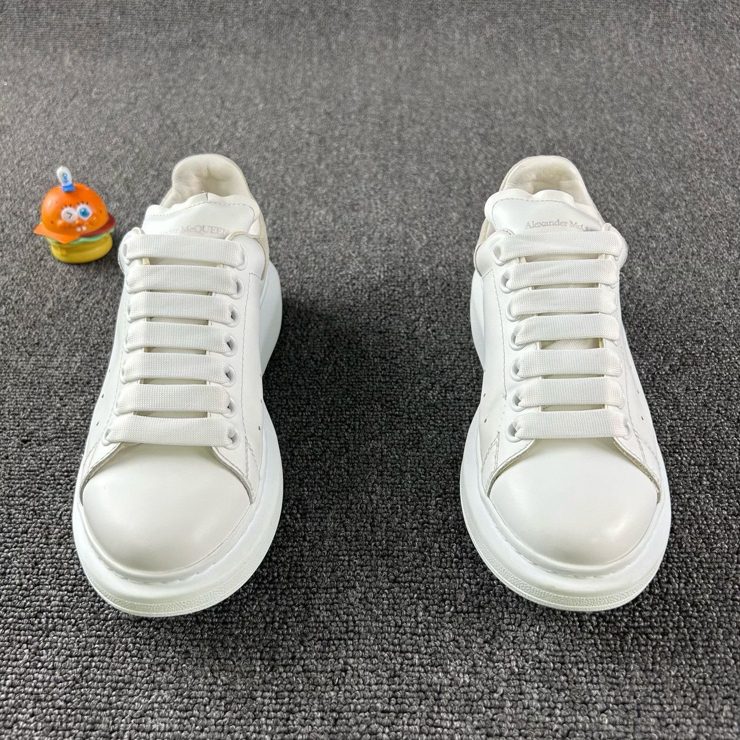 Alexander McQueen Alexander McQueen White Sneakers Size 37.5 Size US 6.5 / IT 36.5 - 2 Thumbnail