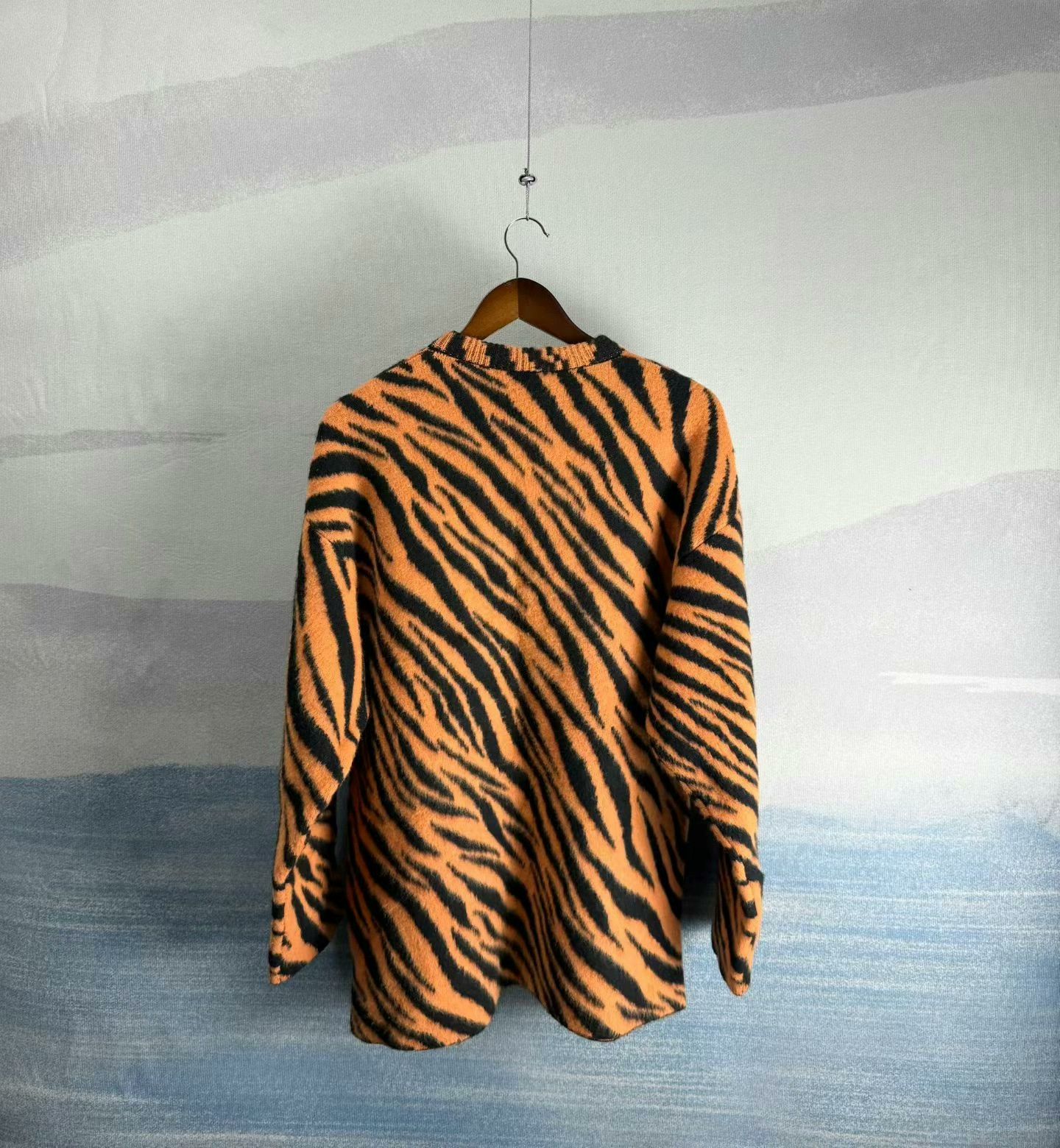 Balenciaga balenciaga tiger print sweater in black orange Size US M / EU 48-50 / 2 - 2 Thumbnail