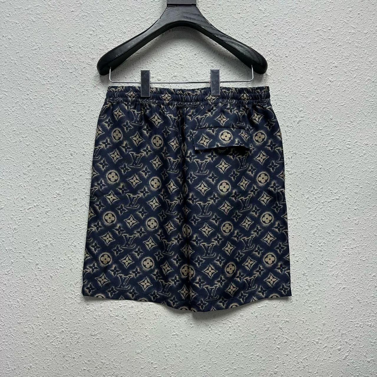 Louis Vuitton louis vuitton blue silk printed shorts Size US 38 / EU 54 - 2 Thumbnail