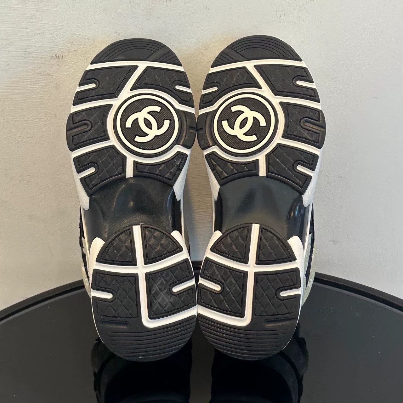 Chanel chanel logo printed low-top sneakers Size US 6 / IT 36 - 6 Thumbnail