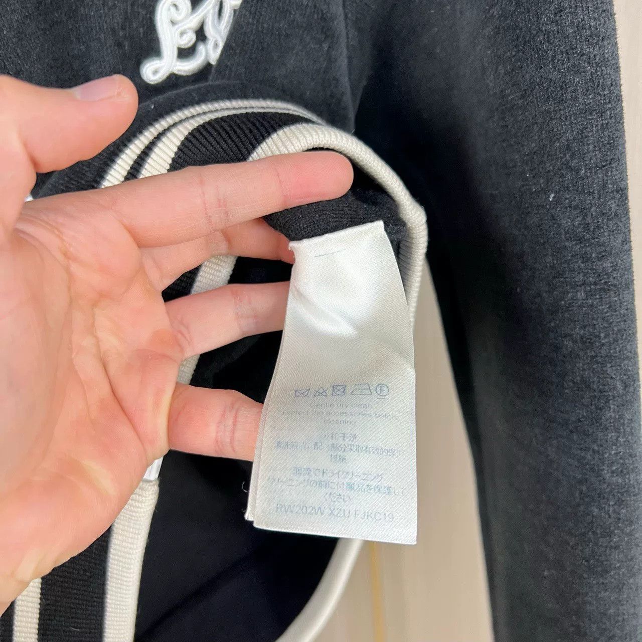 Louis Vuitton louis vuitton velvet embroidered zip hoodie Size XS / US 0-2 / IT 36-38 - 7 Thumbnail