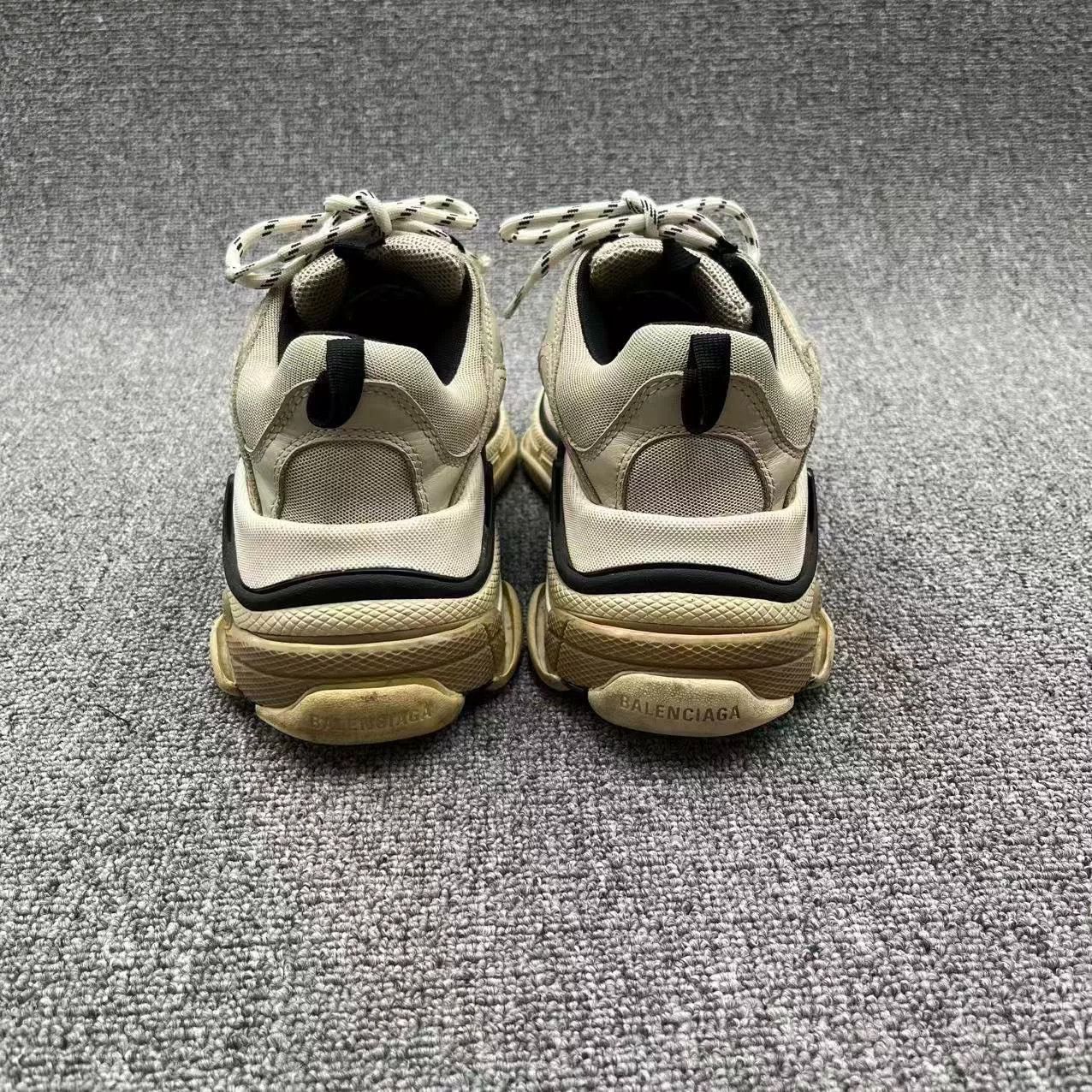 Balenciaga balenciaga triple s retro dad sneakers Size US 8 / EU 41 - 4 Thumbnail