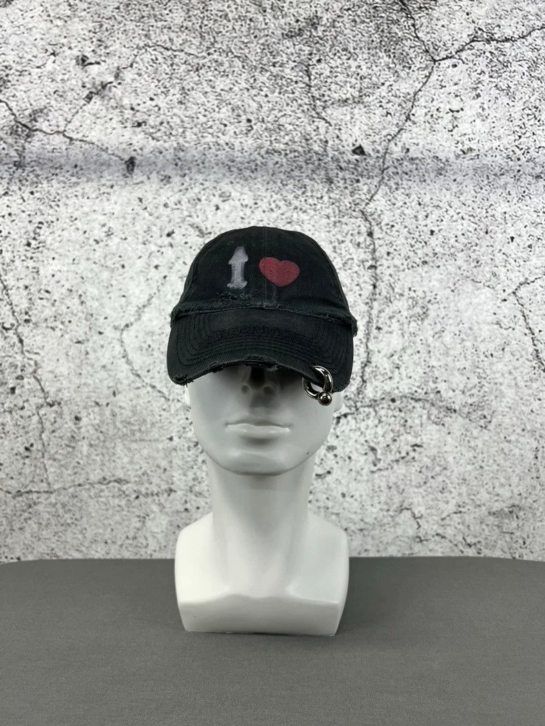 Balenciaga Balenciaga Valentine's Day Baseball Cap Size ONE SIZE - 2 Thumbnail