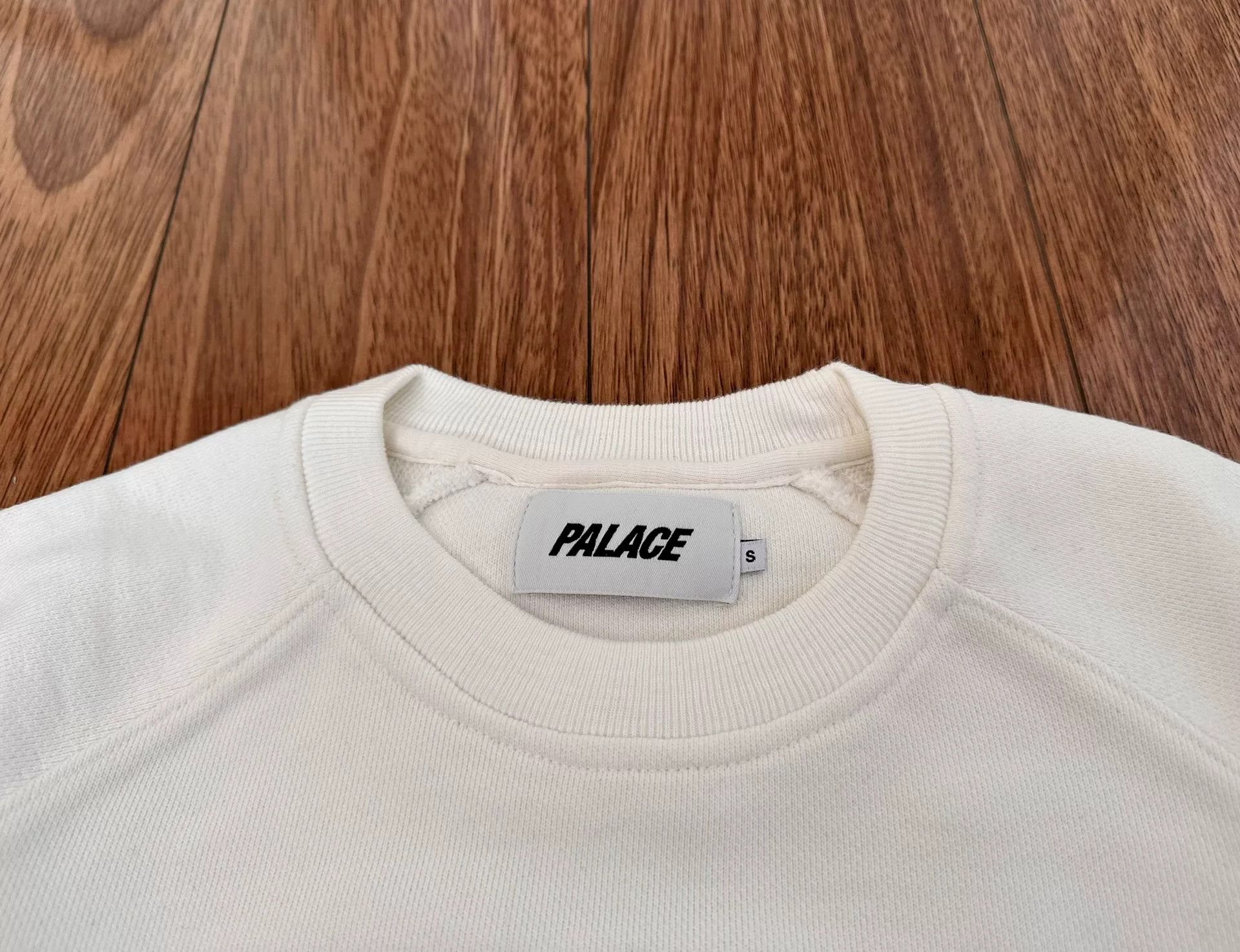 Palace palace logo-print crewneck sweatshirt in white Size US S / EU 44-46 / 1 - 3 Thumbnail