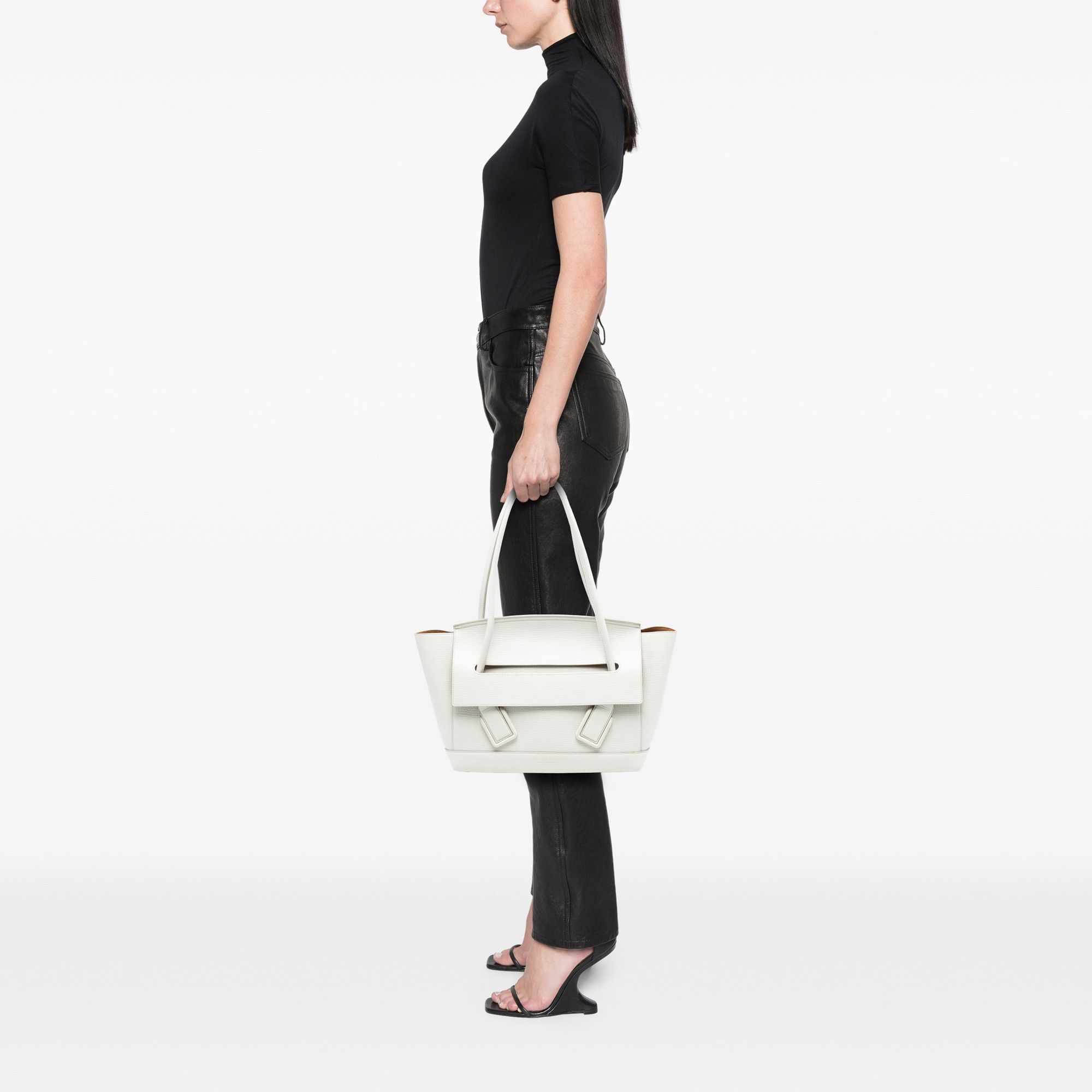 Bottega Veneta Bottega Veneta Medium French Calfskin The Arco Tote Size ONE SIZE - 7 Thumbnail