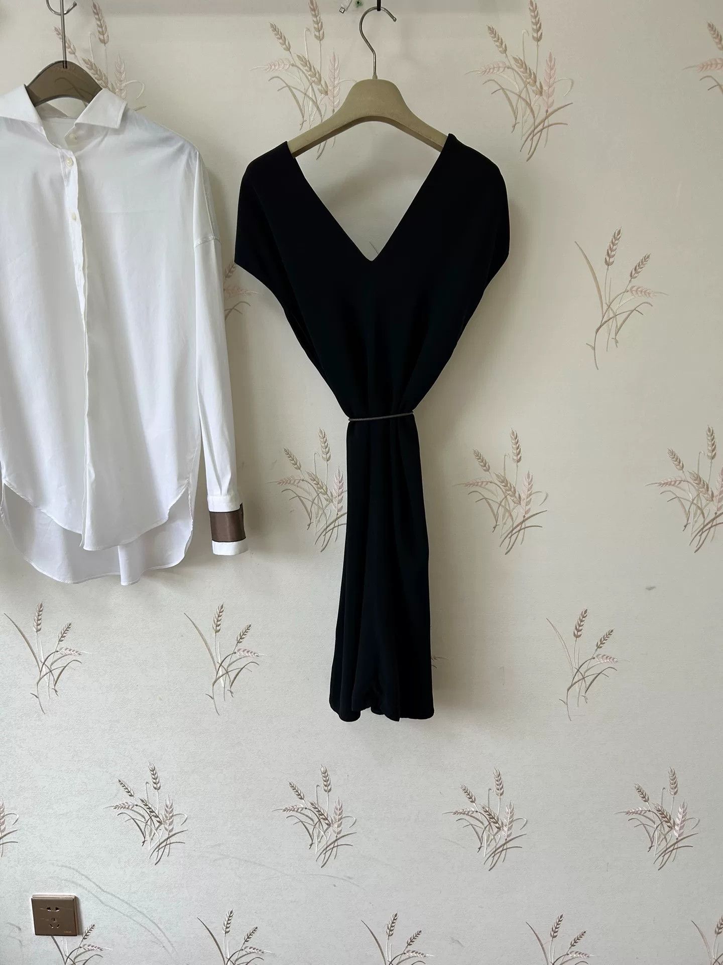 The Row The Row Black V-Neck Dress Size US 36 / EU 52 - 2 Thumbnail