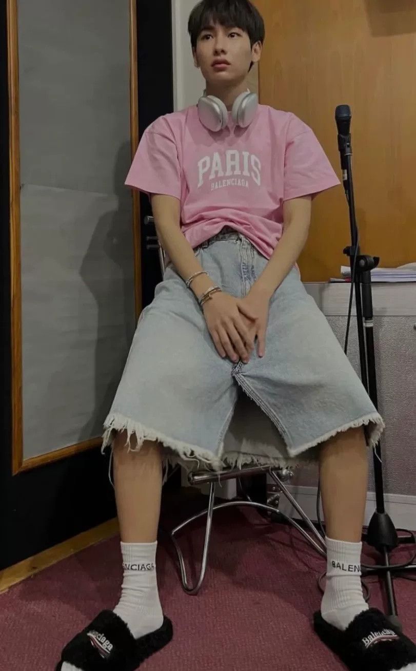 Balenciaga Balenciaga Paris Pink Limited T-shirt Size US S / EU 44-46 / 1 - 8 Thumbnail