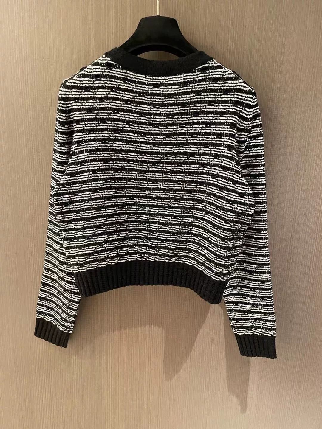Chanel classic black and white knitted cardigan Size US M / EU 48-50 / 2 - 4 Thumbnail