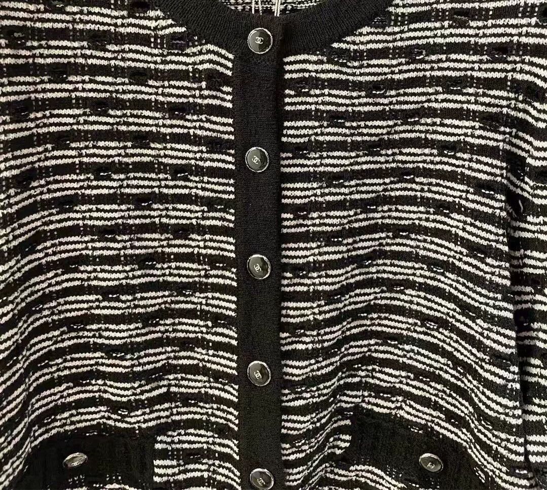 Chanel classic black and white knitted cardigan Size US M / EU 48-50 / 2 - 2 Thumbnail