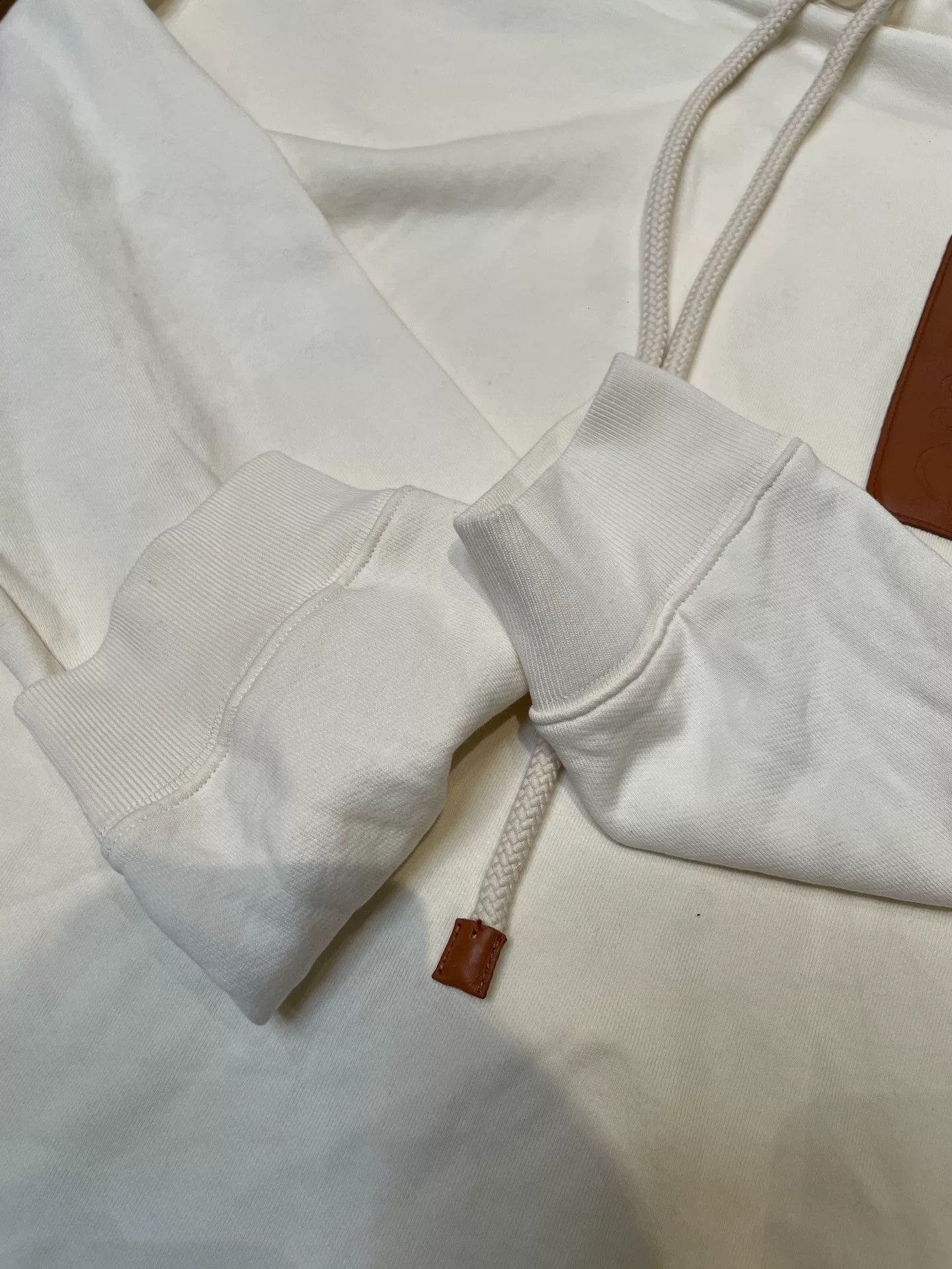 Loewe beige classic leather logo hooded sweatshirt Size US L / EU 52-54 / 3 - 3 Thumbnail