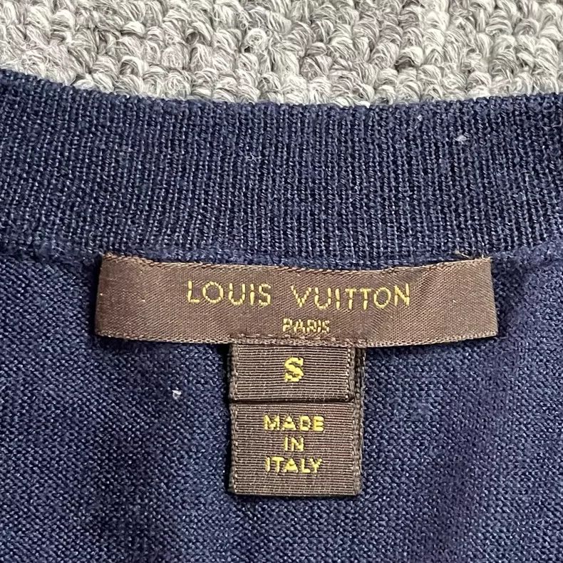 Louis Vuitton Louis Vuitton S size long-sleeve pullover sweatshirt Size US S / EU 44-46 / 1 - 5 Thumbnail