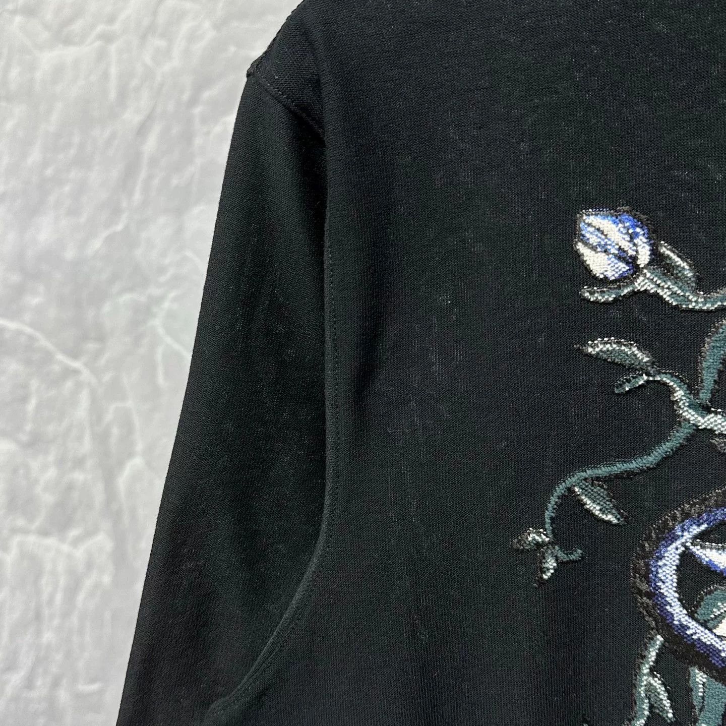 Louis Vuitton Louis Vuitton Floral Flock Print T-shirt Size US XL / EU 56 / 4 - 4 Thumbnail