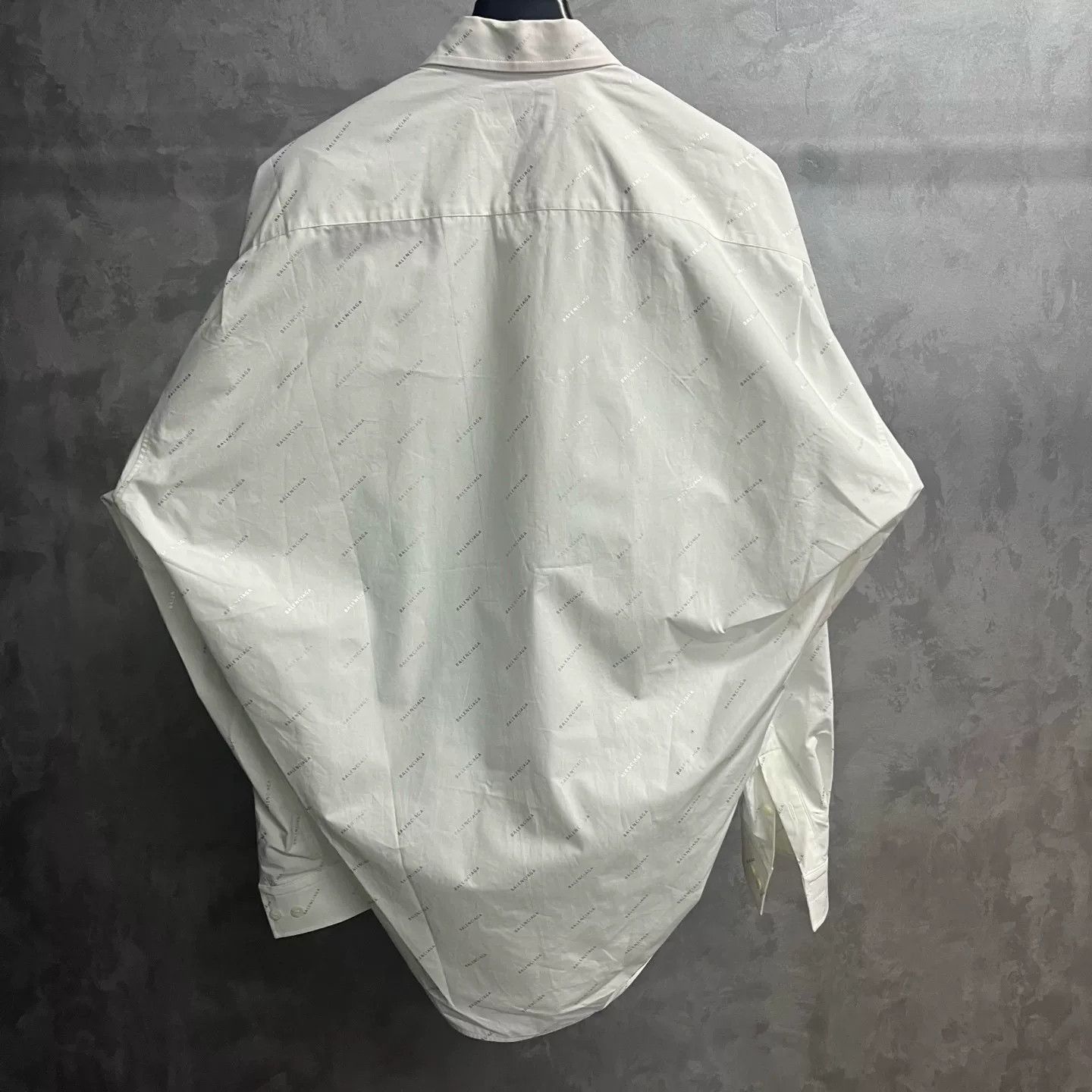 Balenciaga Balenciaga White Logo Loose Shirt Size US S / EU 44-46 / 1 - 5 Thumbnail