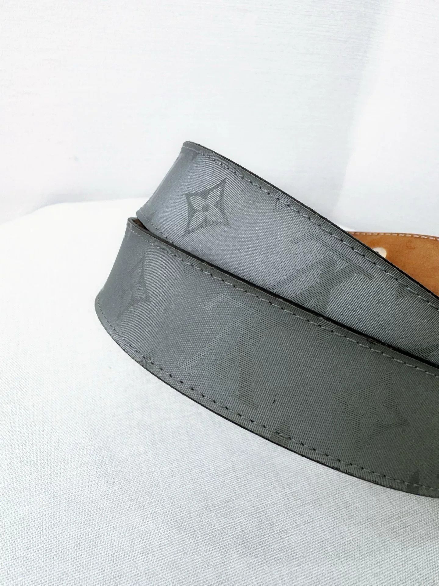 Louis Vuitton Louis Vuitton Laser Metal Buckle Belt Size ONE SIZE - 3 Thumbnail