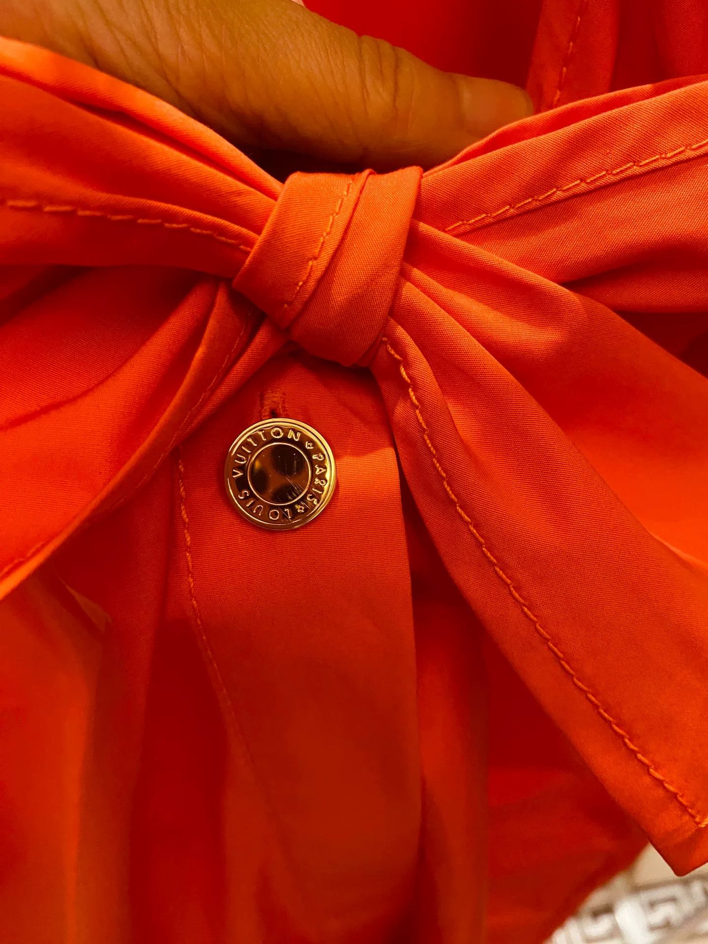 Chanel elegant orange sleeveless shirt with bow Size US S / EU 44-46 / 1 - 5 Thumbnail