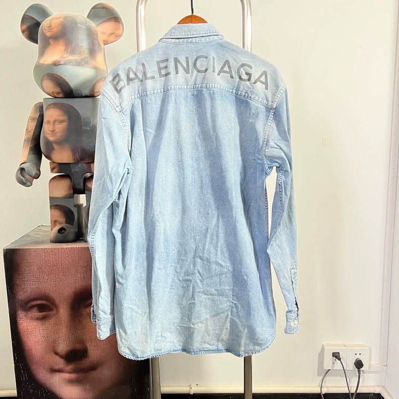 Balenciaga Balenciaga Back Logo Denim Shirt Size US S / EU 44-46 / 1 - 2 Thumbnail