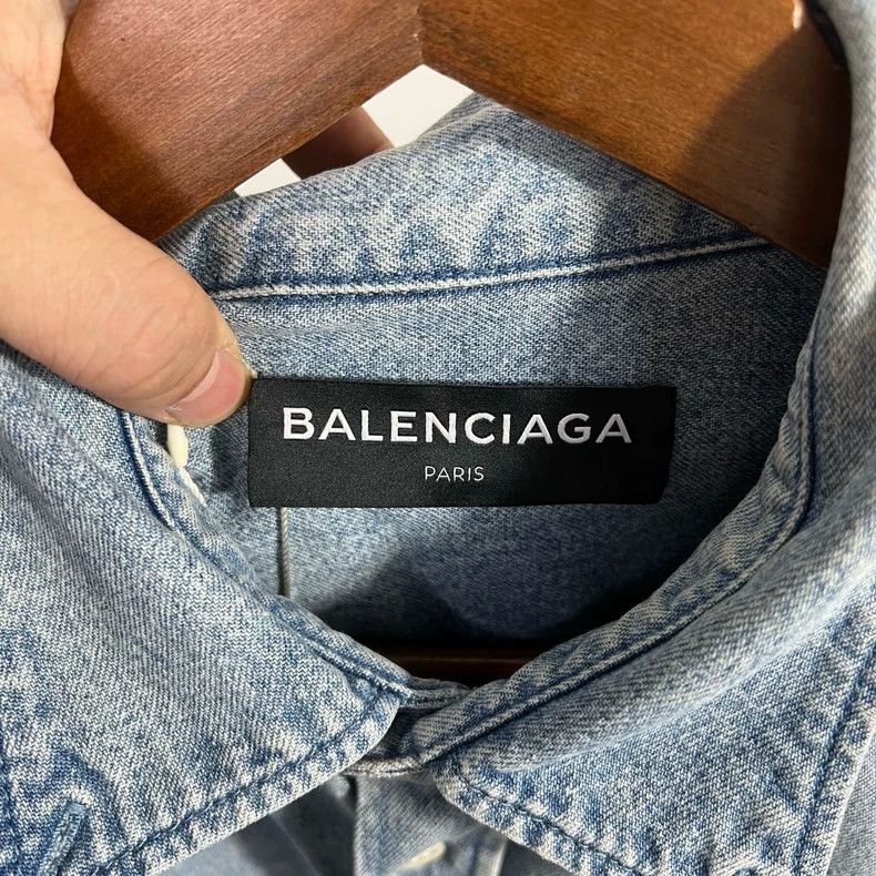 Balenciaga Balenciaga Back Logo Denim Shirt Size US S / EU 44-46 / 1 - 3 Thumbnail