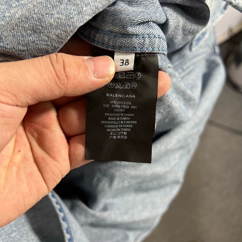 Balenciaga Balenciaga Back Logo Denim Shirt Size US S / EU 44-46 / 1 - 4 Thumbnail