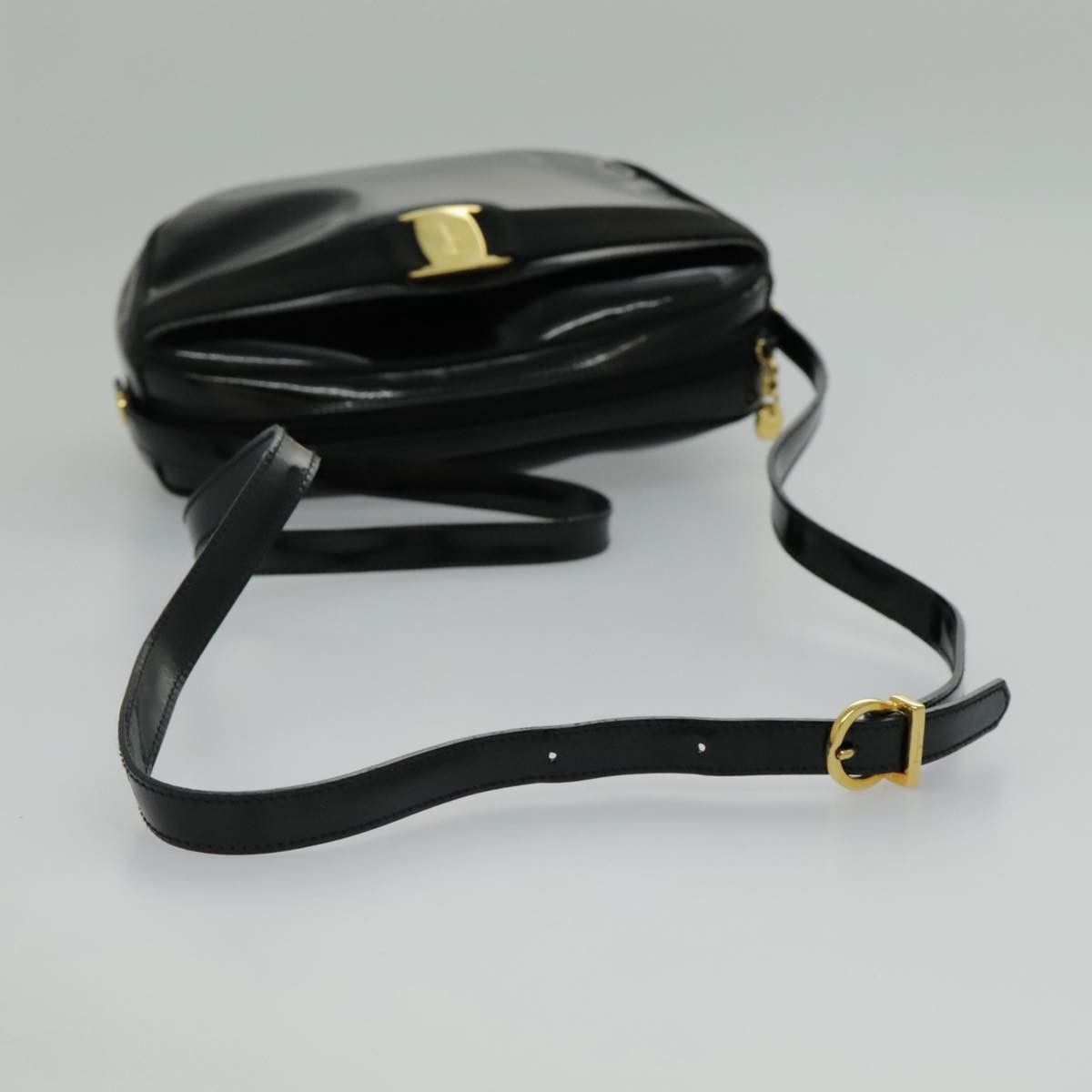 Salvatore Ferragamo Salvatore Ferragamo Vala Shoulder Bag Patent Leather Size ONE SIZE - 8 Thumbnail