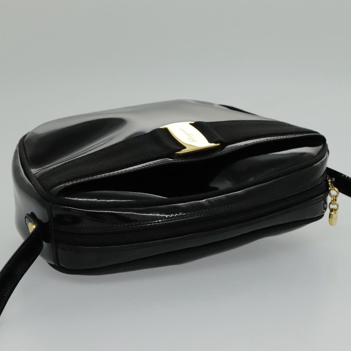 Salvatore Ferragamo Salvatore Ferragamo Vala Shoulder Bag Patent Leather Size ONE SIZE - 18 Thumbnail