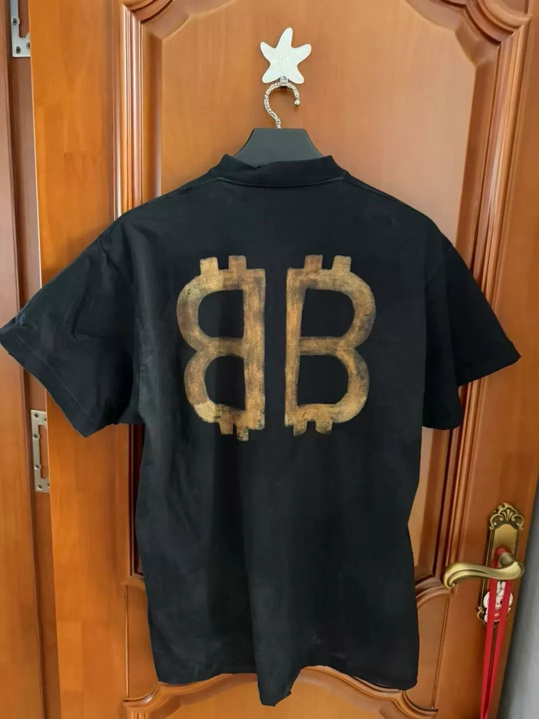 Balenciaga Balenciaga Bitcoin BB Short Sleeve Size US XXL / EU 58 / 5 - 2 Thumbnail