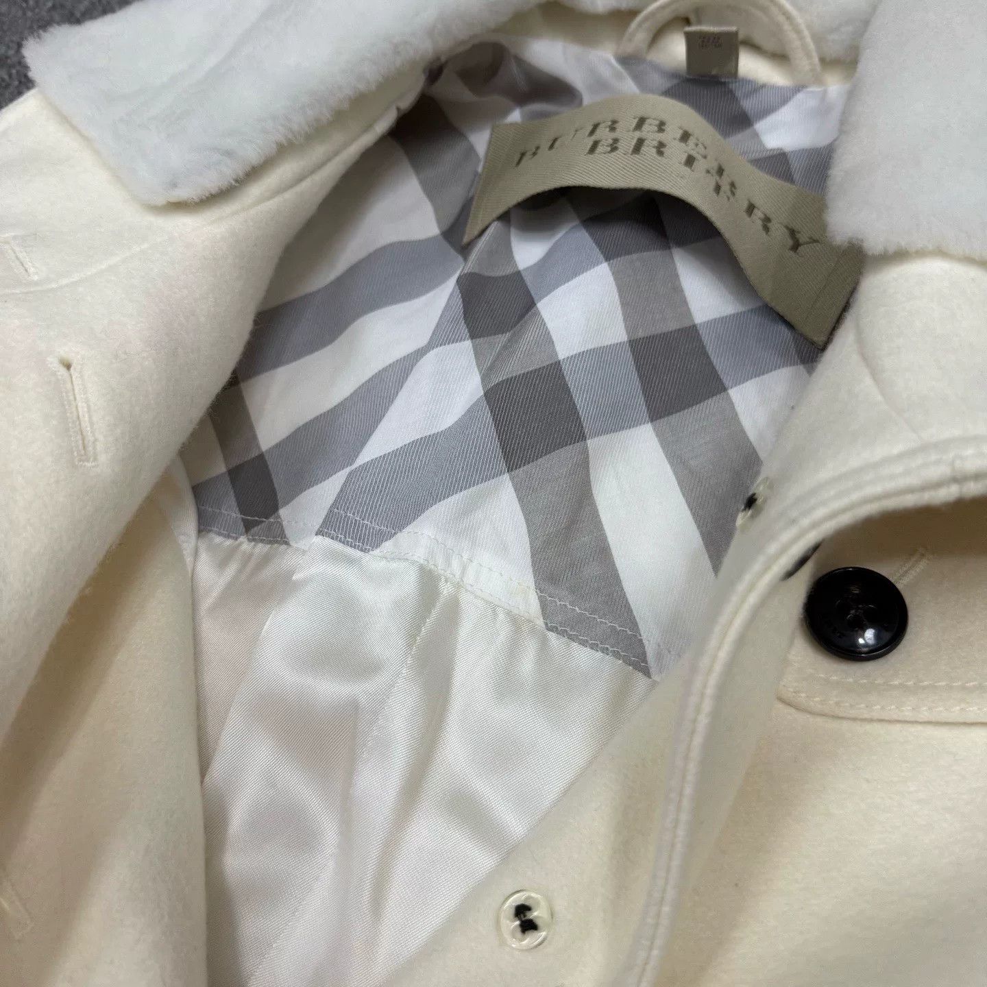 Burberry Burberry White Wool Coat UK4 Size US XS / EU 42 / 0 - 3 Thumbnail