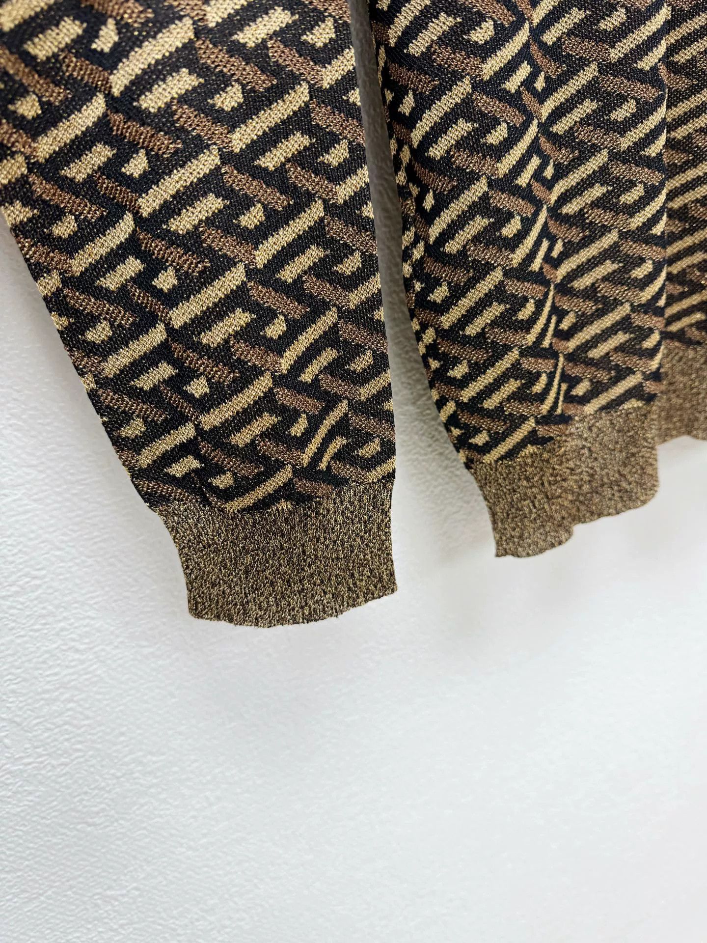 Versace VERSACE Embroidered Knit Sweater Size US S / EU 44-46 / 1 - 6 Thumbnail