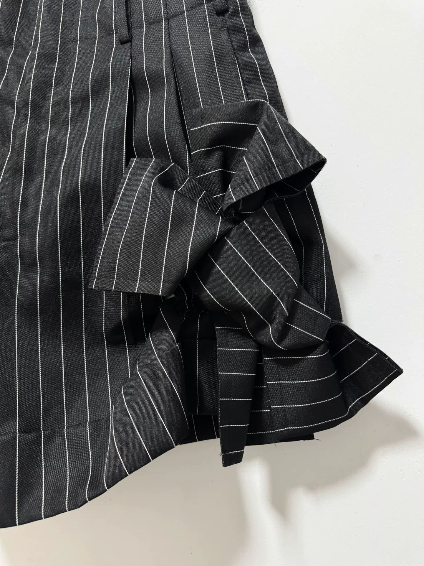 Comme des Garcons CDG Deconstructed Bow Stripe Shorts Size US 26 / EU 42 - 2 Thumbnail