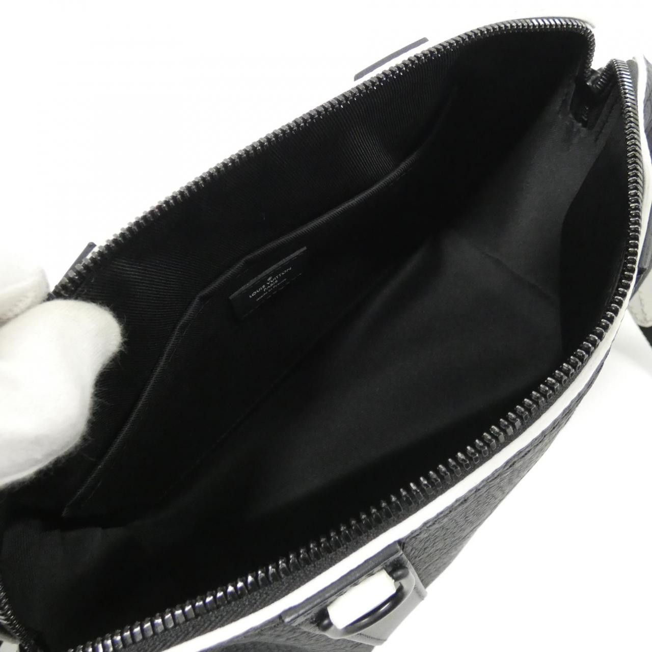 Louis Vuitton Louis Vuitton Louis Vuitton LVxFIFA City Keepall Taurillon Calf Shoulder Bag Leather Shoulder Bag M21543 DUTY FREE for USA Size ONE SIZE - 9 Thumbnail