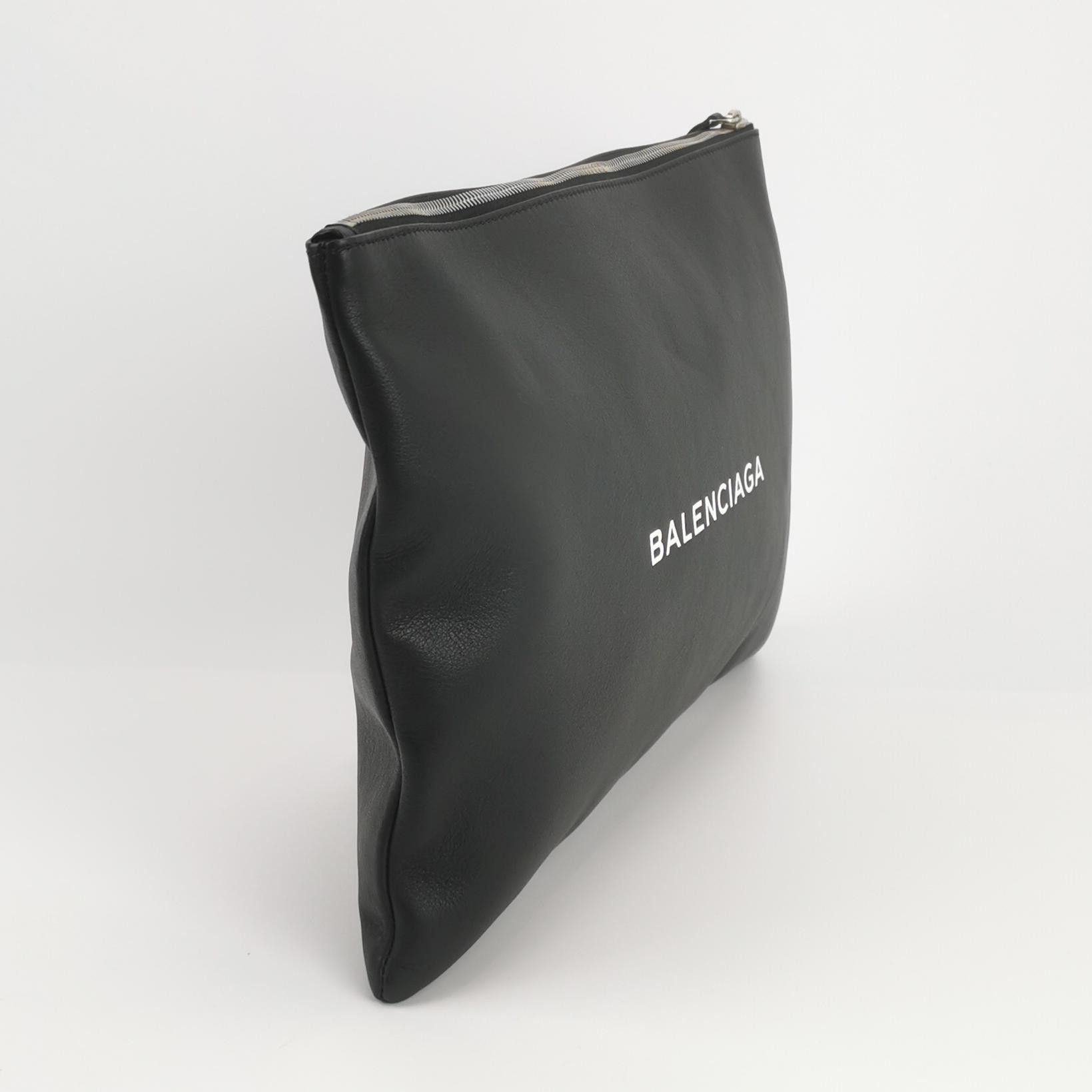 Balenciaga Balenciaga Leather Logo Zip Clutch Size ONE SIZE - 6 Thumbnail